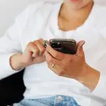 Chatty AI granny keeps scammers tangled in endless calls 4 pexels karolina grabowska 4471231