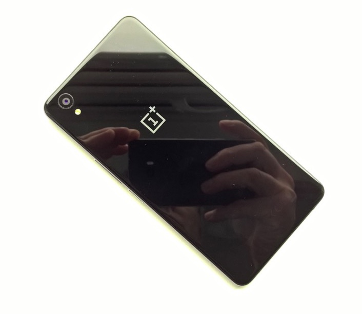The OnePlus X - back view