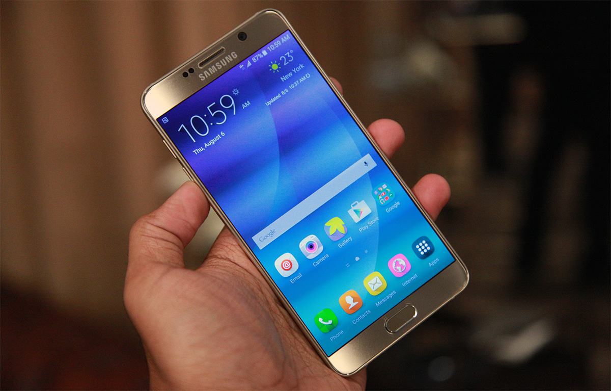 Galaxy Note 5 in hand