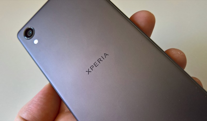 Sony Xperia X - back view/Xperia logo