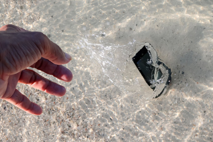 What Those IP Ratings Like IP68 or IP53 Really Mean? 6 ip68 ocean phone