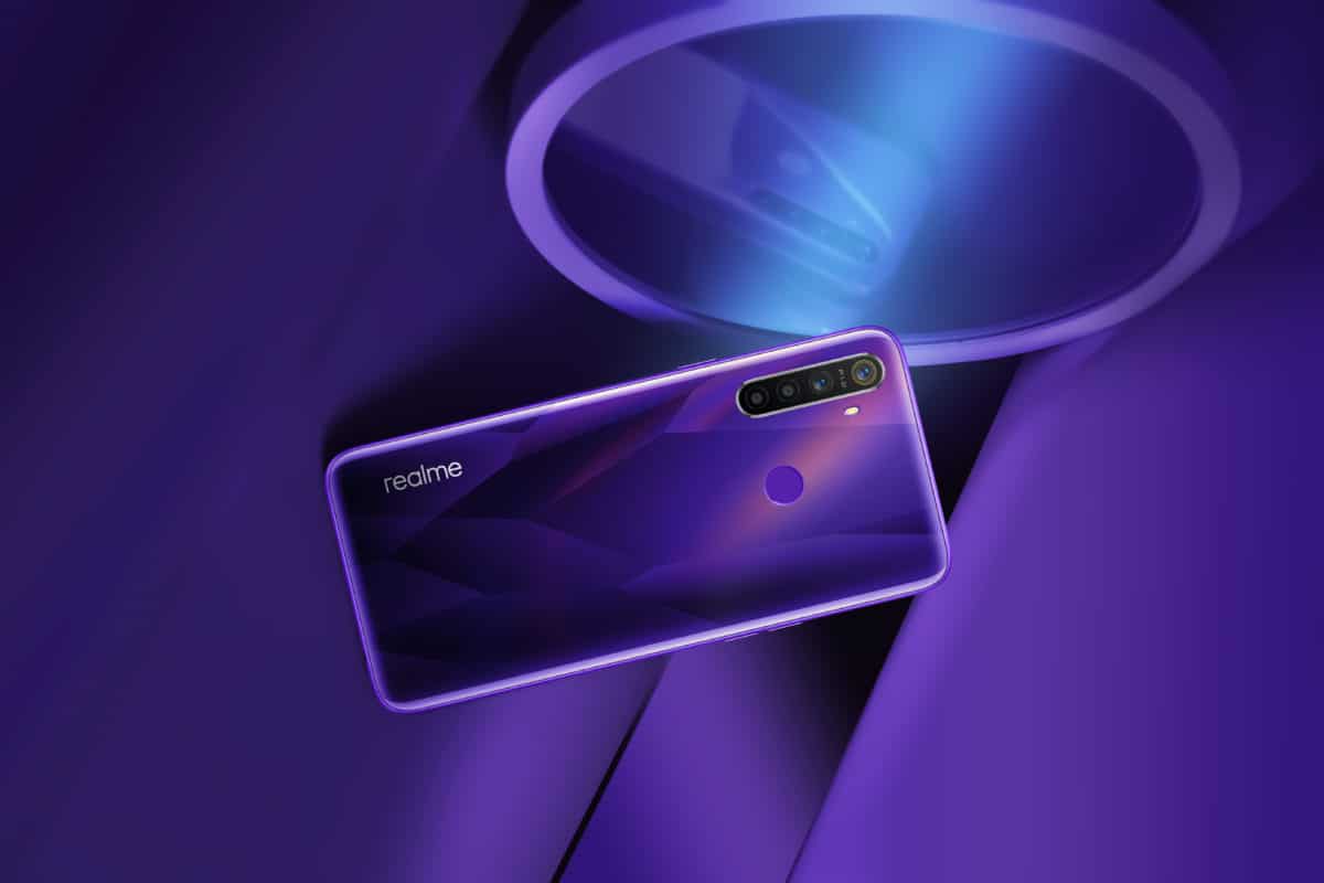 realme 5 Crystal Purple Lifestyle..