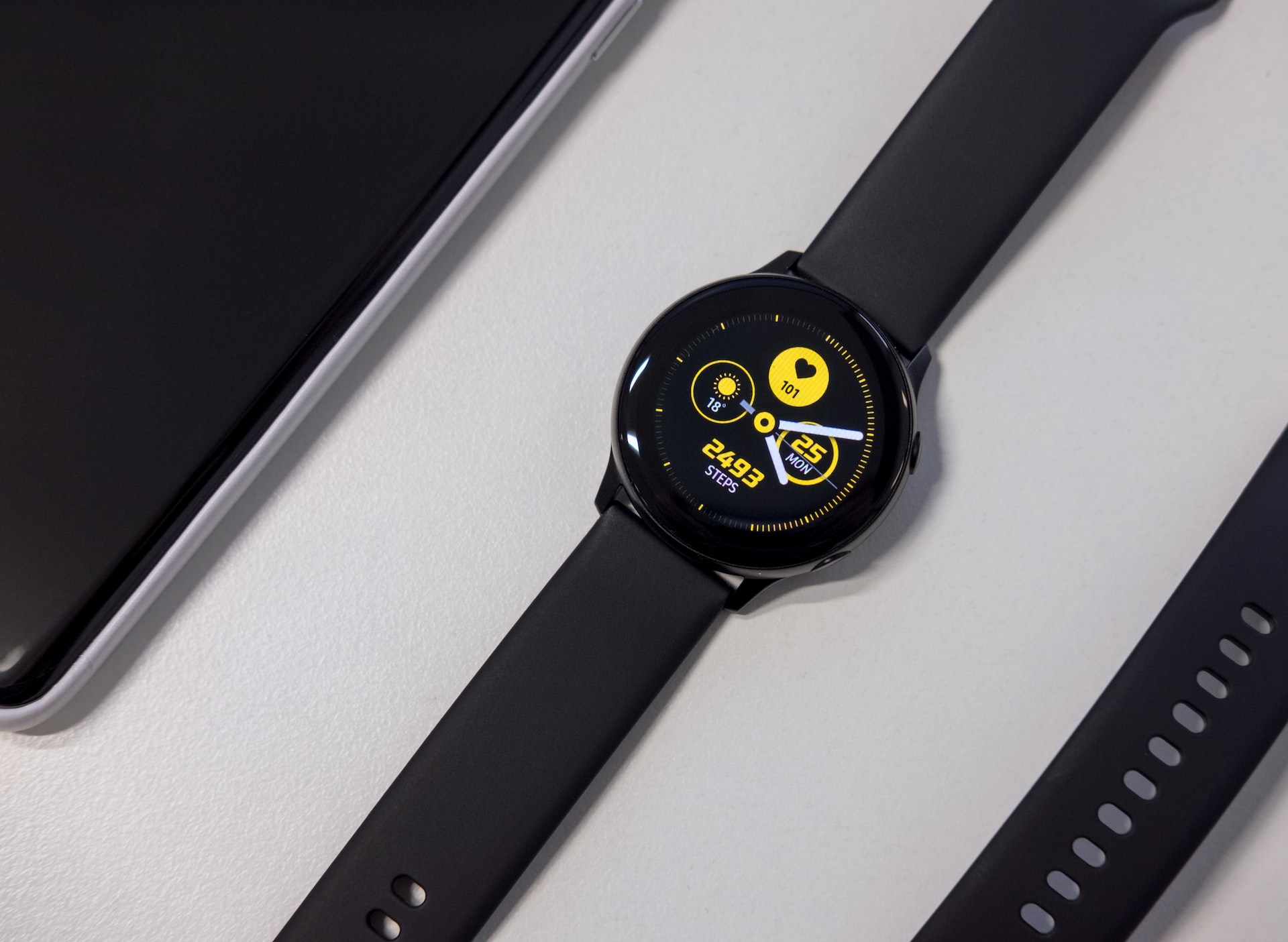 New Update Brings Galaxy Watch 5 Watch Faces to Galaxy Watch 4