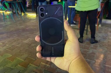 Nothing Phone (2)