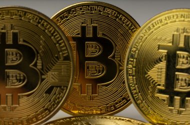 bitcoin closes above 106k 1
